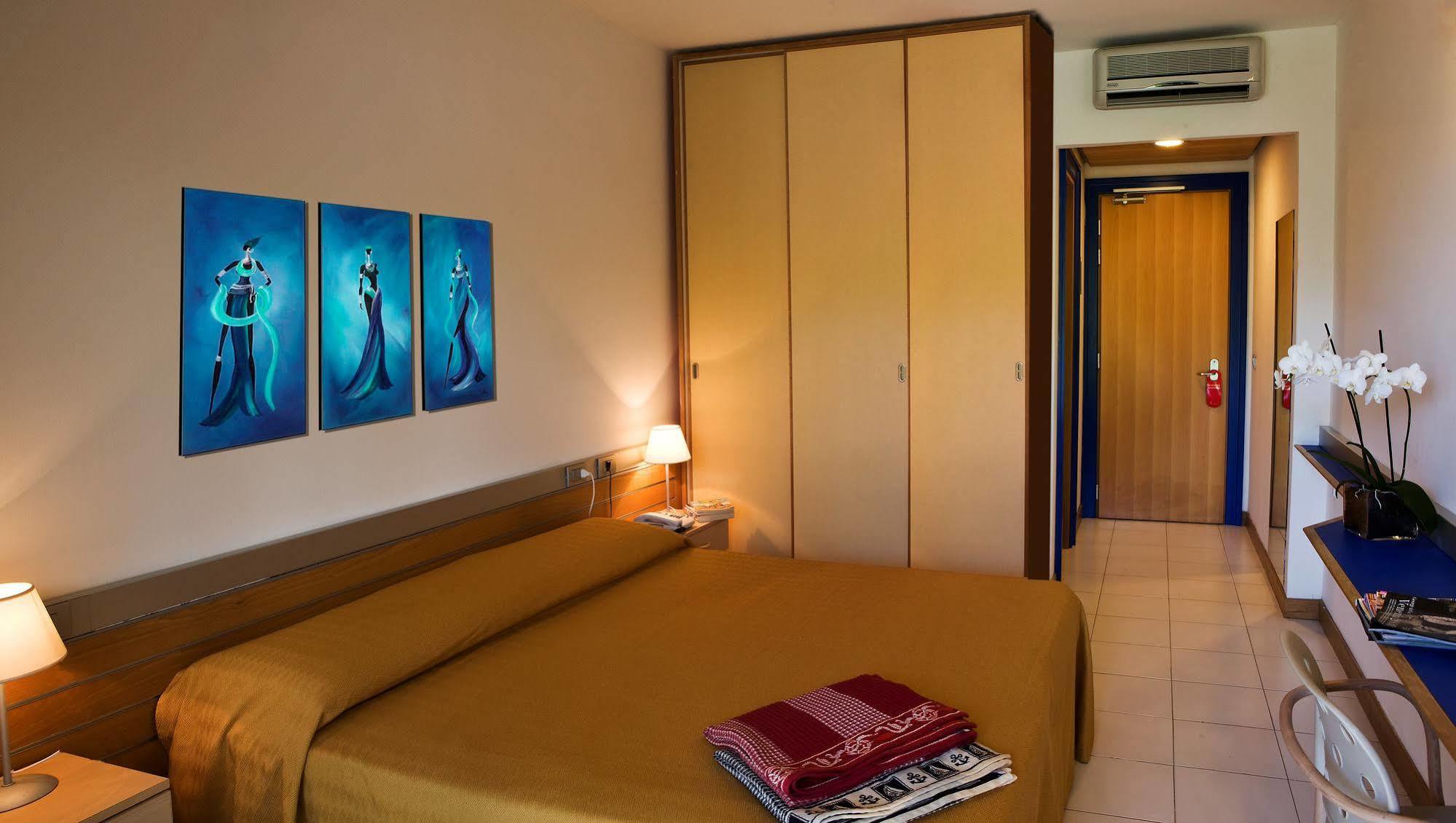 African Beach Hotel-Residence Манфредония Экстерьер фото